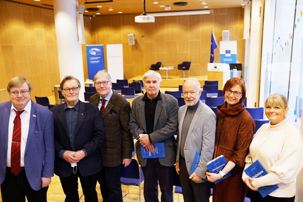 FinUnionsin johtajia ryhmäkuvassa