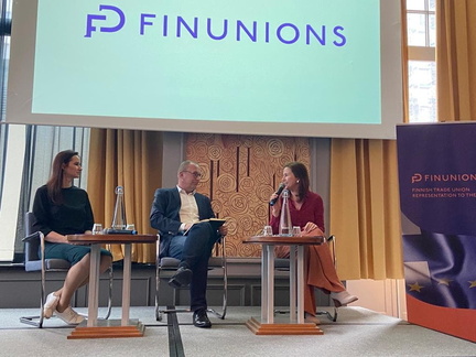  Paneelissa Liettuan ammattiliittojen keskusjärjestön puheenjohtaja Inga Ruginiene, SAK:n puheenjohtaja Jarkko Eloranta, europarlamentaarikko Sara Matthieu (Vihreät/EFA, Belgia).