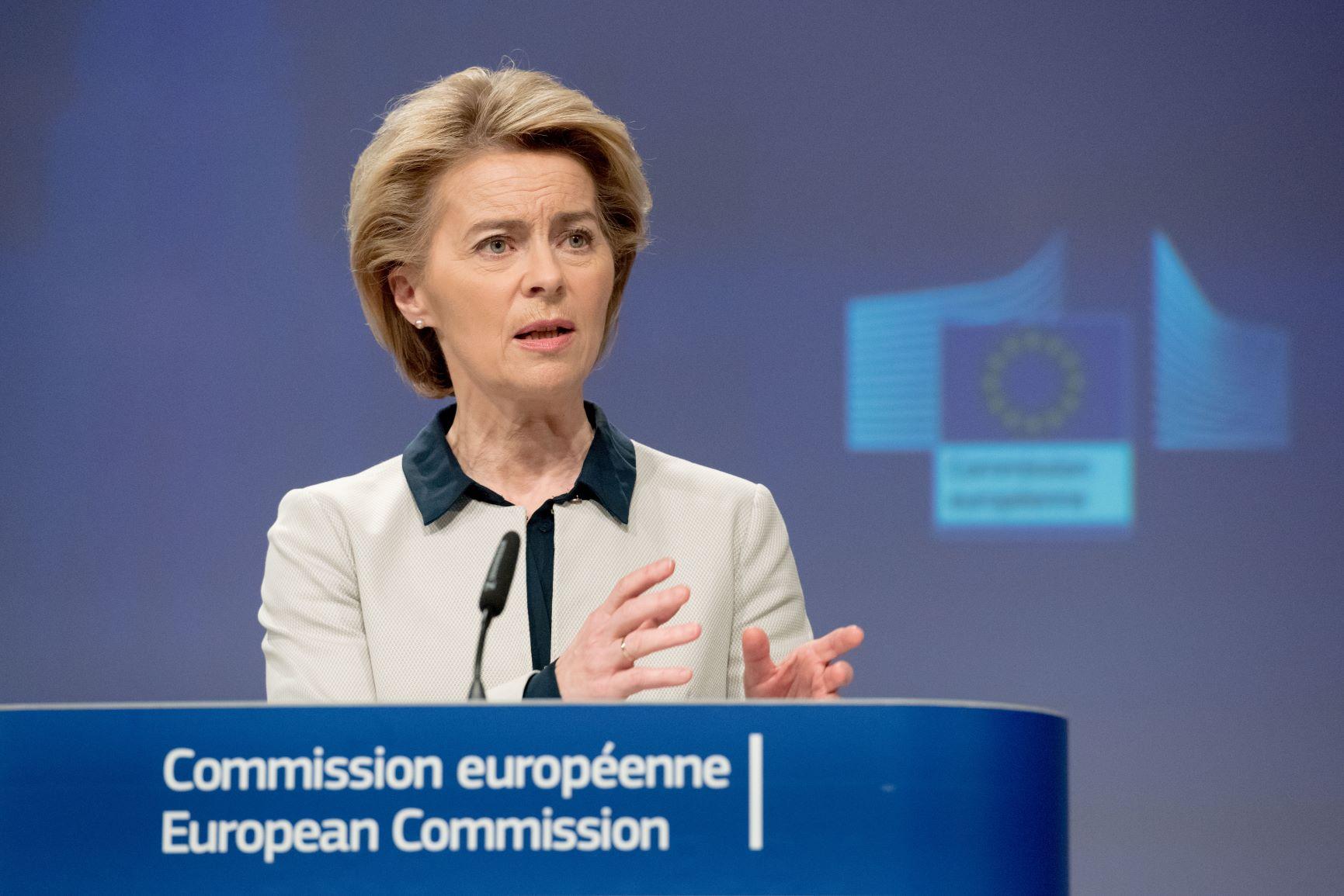 Komission puheenjohtaja Ursula von der Leyen tiedotustilaisuudessa perjantaina 13. maaliskuuta. Kuva: Euroopan unioni 2020