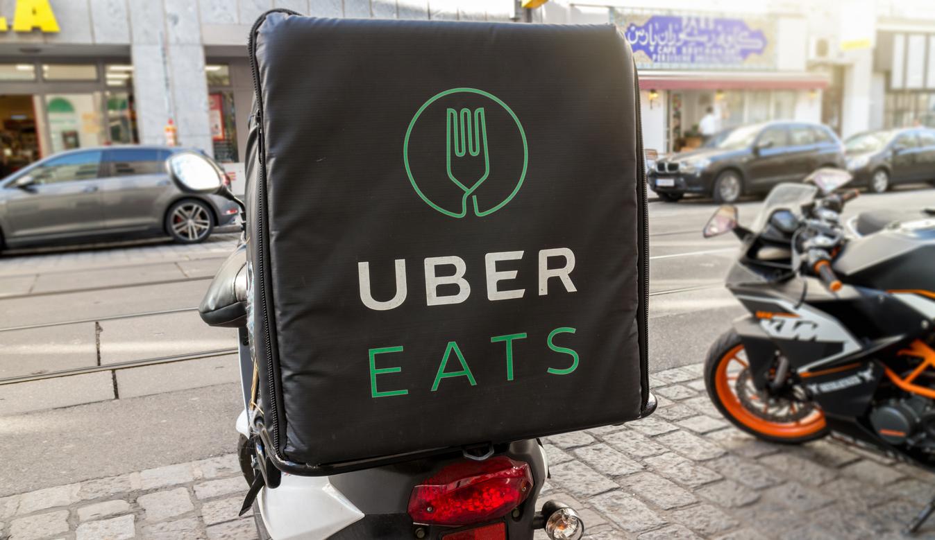 Uber Eats -ruokalähetti Wienissä huhtikuussa 2018.